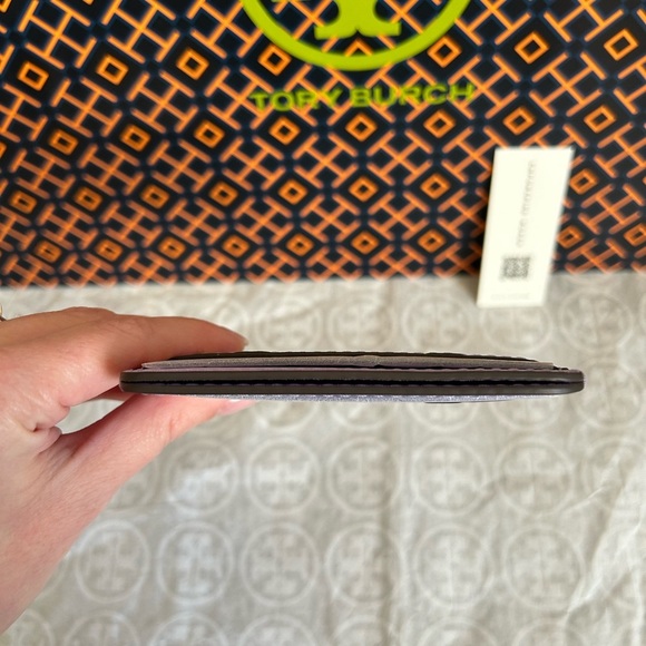 Tory Burch T Monogram Contrast Embossed Card Case Lavender New Ivory Purple - Picture 4 of 8